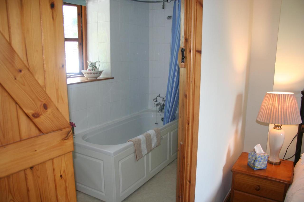 Barn Cottage - Farm Park Stay With Hot Tub Swansea Exterior photo